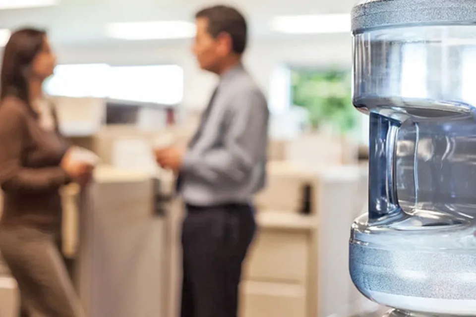 Bottleless water cooler service in a commercial workplace